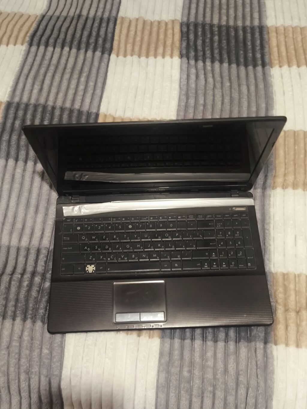 İşləkdir ASUS noutbuk (adapteri ilə) Xüsusiyyətlər: - Marka/model — Asus, Masazır (2)