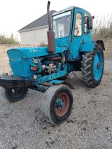 MTZ tipli mavi rəngli təkərli traktor - Güclü dizel mühərriki, ön — Traktorlar
