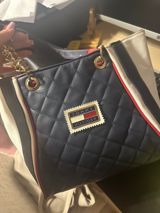 Çanta Tommy Hilfiger — Ürünler