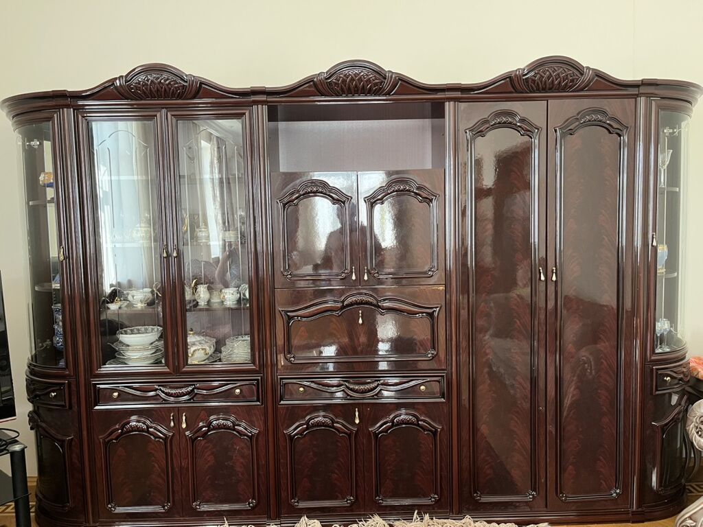 Klassik üslubda qonaq otağı mebel dəsti Tərkibi: - Oval formalı masa — Mebel, Novxanı (3)