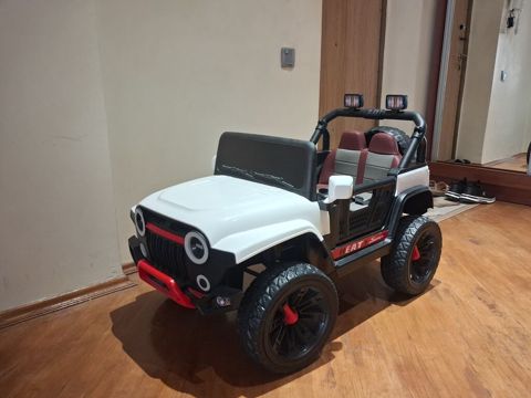 Uşaq elektrikli jeep maşını yeni kimidi az istifadə olub - Korpusu — Bakı