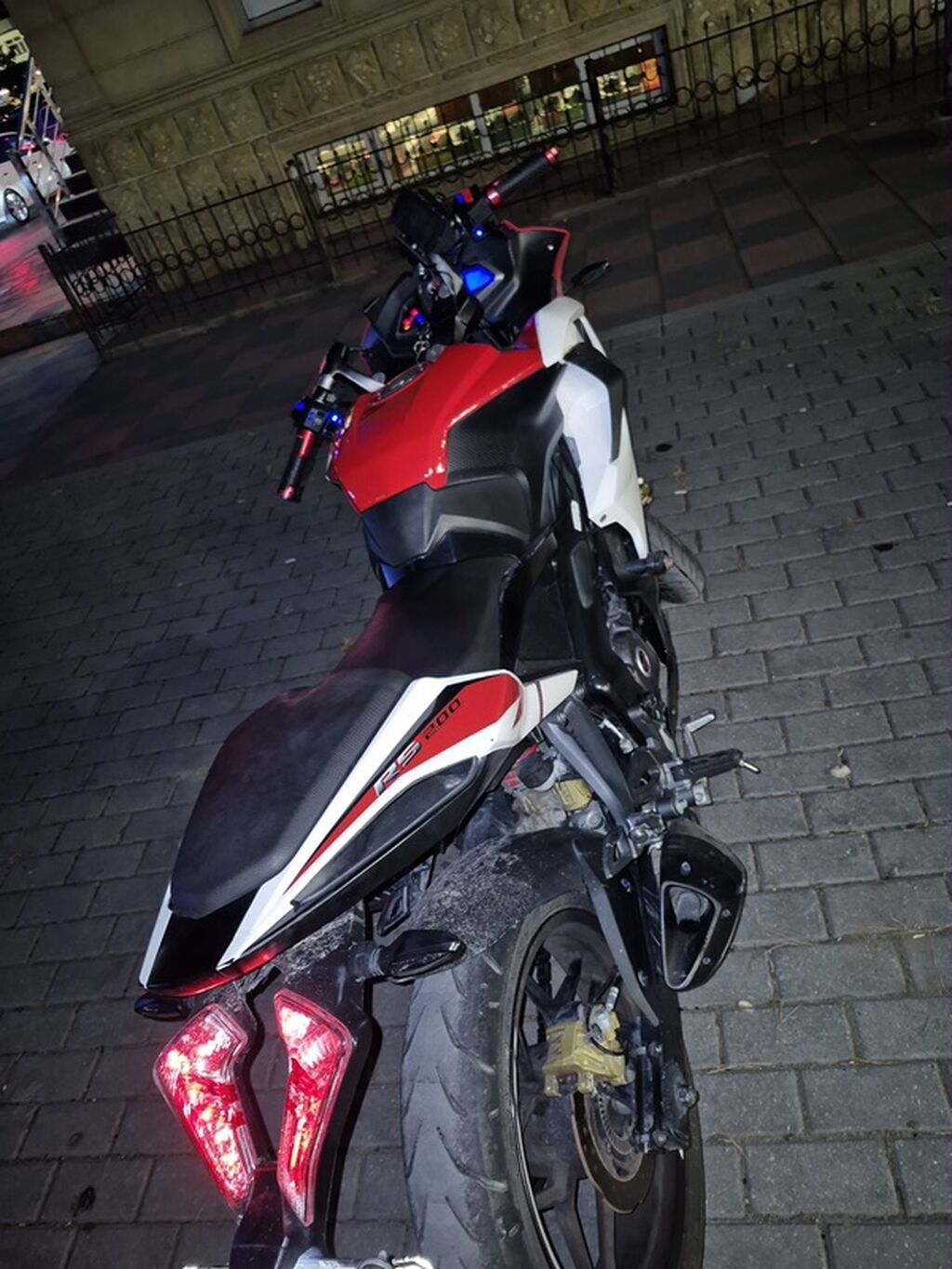 Motosiklet – RS 200 sport - Korpus rəngi: qırmızı-ağ-qara — Motosikletlər, Bakı (2)