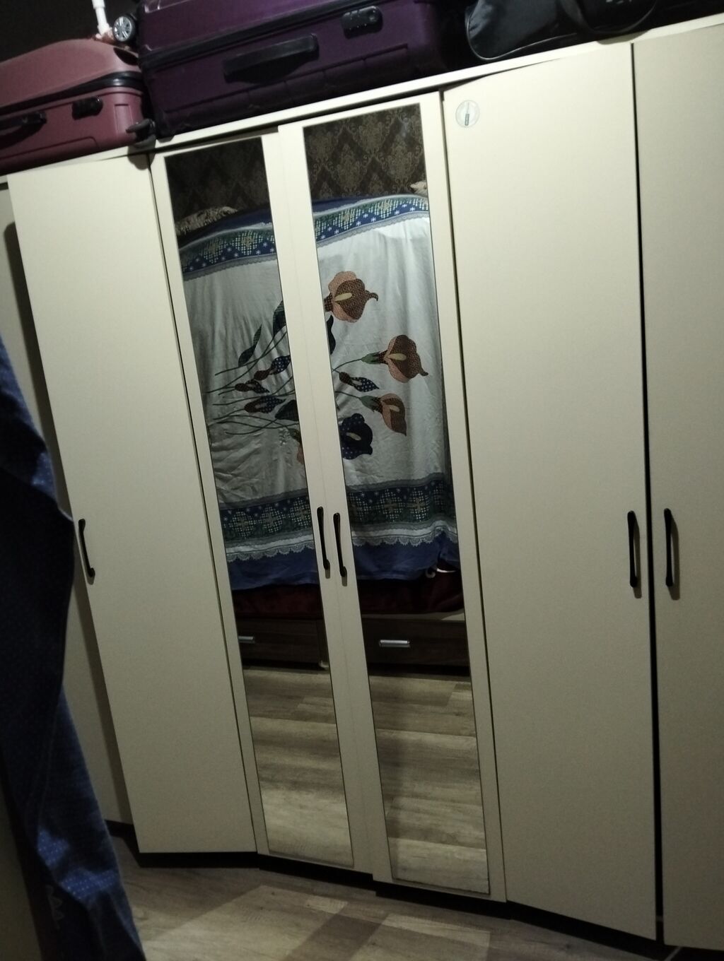 İşlənmiş, 6 qapı, Güzgülü, Bej, Taxta, Açılan, Düz dolab — Mebel, Bakı (2)
