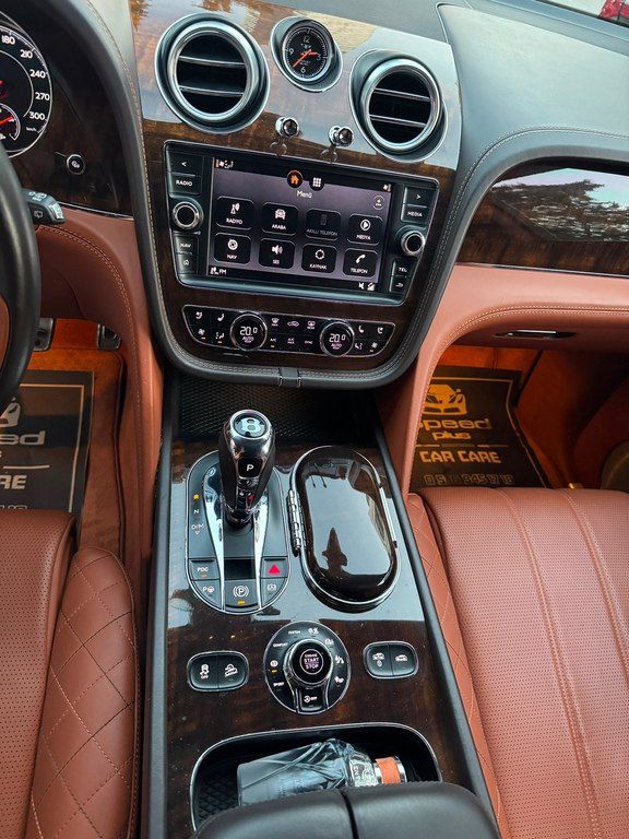 Bentley Bentayga, 6.0 L, 2016 il, 80 000 km — Avtomobillər, Bakı (11)