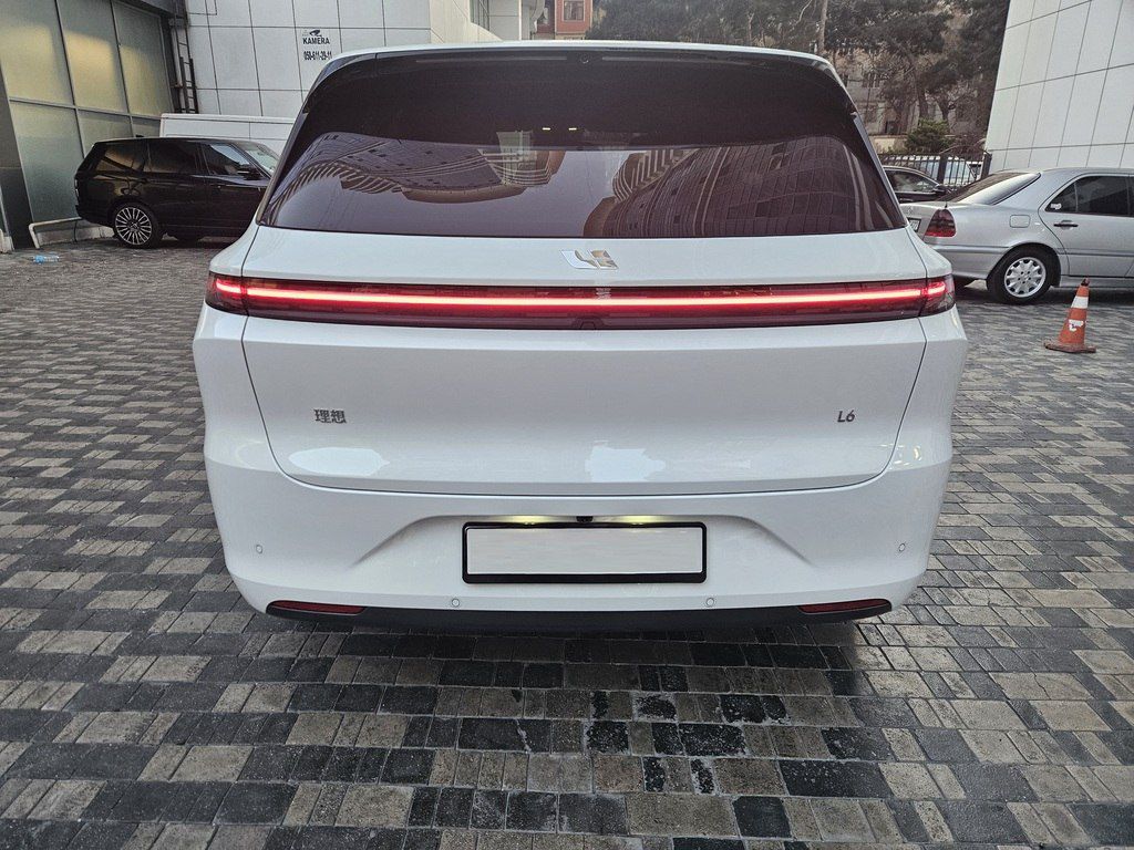 Li Auto L6, 1.5 L, 36.8 kWh, 2025 il, 4 000 km — Avtomobillər, Bakı (4)