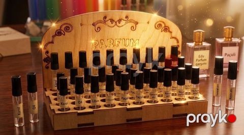 Taxta stenddə təqdim olunan mini ətir nümunələri dəsti - Dəstə daxil — Bakı