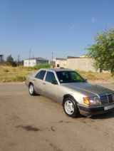 Mercedes E 200, 2.0 L, 1993 il, 360 000 km — Cars