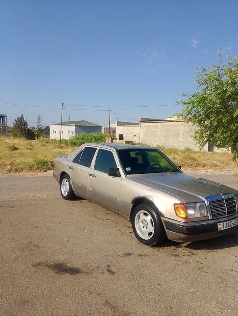 Mercedes E 200, 2.0 L, 1993 il, 360 000 km — Şirvan
