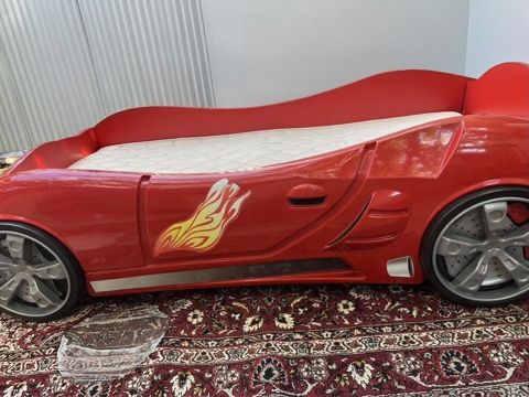 Uşaq üçün maşın formasında çarpayı - Rəng: qırmızı, idman avtomobili — Bakı