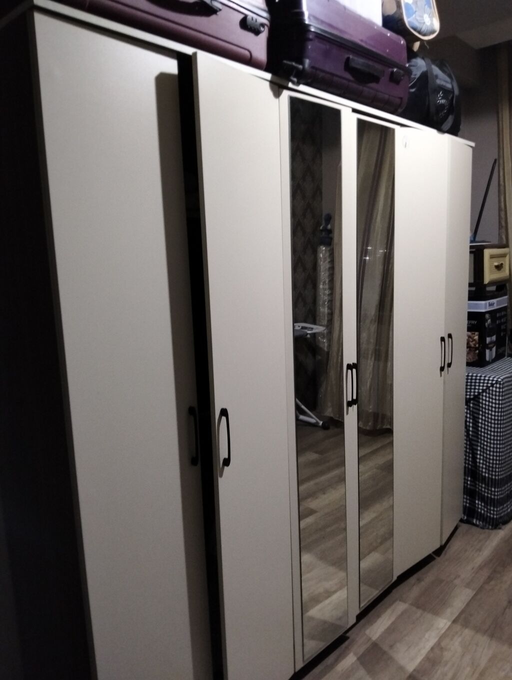 İşlənmiş, 6 qapı, Güzgülü, Bej, Taxta, Açılan, Düz dolab — Mebel, Bakı