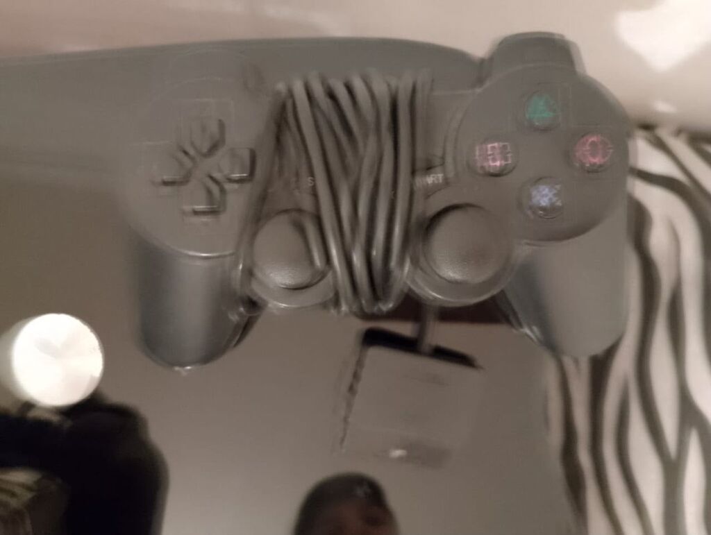 PlayStation 2 Slim konsol paketi Məzmun: - Sony PlayStation 2 Slim — Elektronika, Masazır (5)