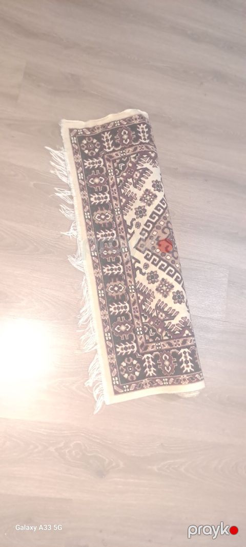 Xalça satılır Ölçüsü: 1.50x 90. Səliqəli vəziyyətdədir. 20 AZN — Saray