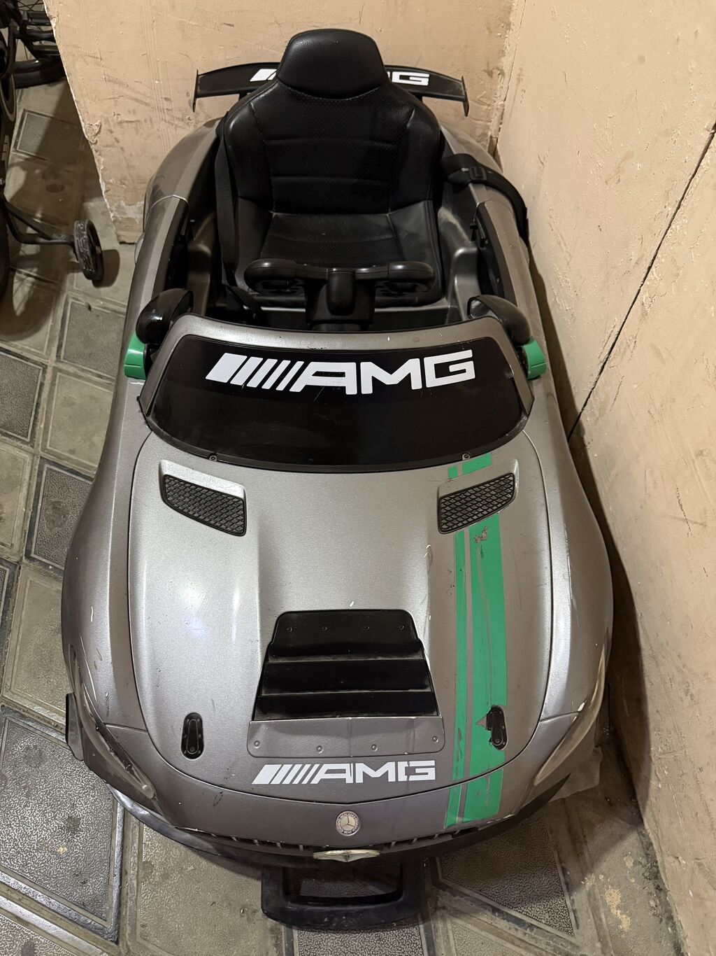 İşləmir. Uşaq üçün elektrikli minik maşını, Mercedes-AMG üslubunda — Mallar, Bakı (2)