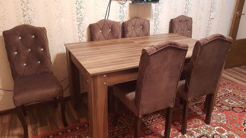 Masa 6 ayindir. teze kimi. Acilir. 6 eded oturacaqla. Qiymet 300 azn — Bakı