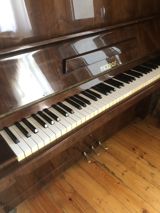 Petrof pianino – akustik, upright model. - Korpus: parlaq qəhvəyi — Ürünler