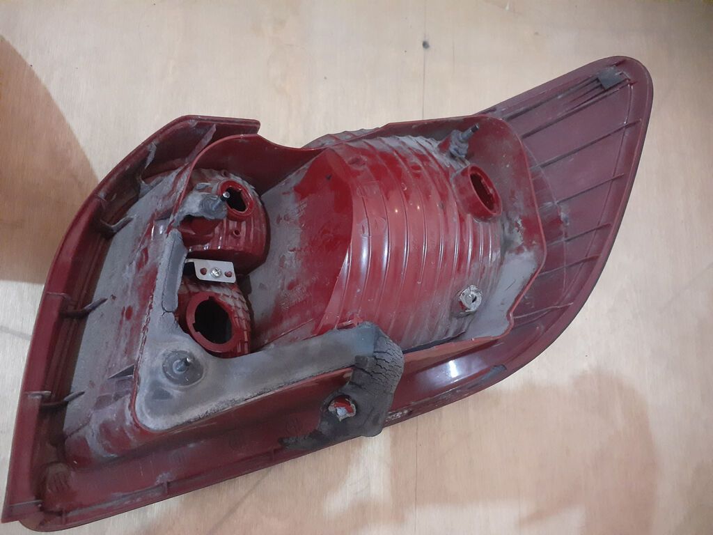Kia Rio arxa stop kölgə verilmiş sağ yaxşı vəziyyətdədi solda cat var — Ehtiyat hissələri, Bakı (2)