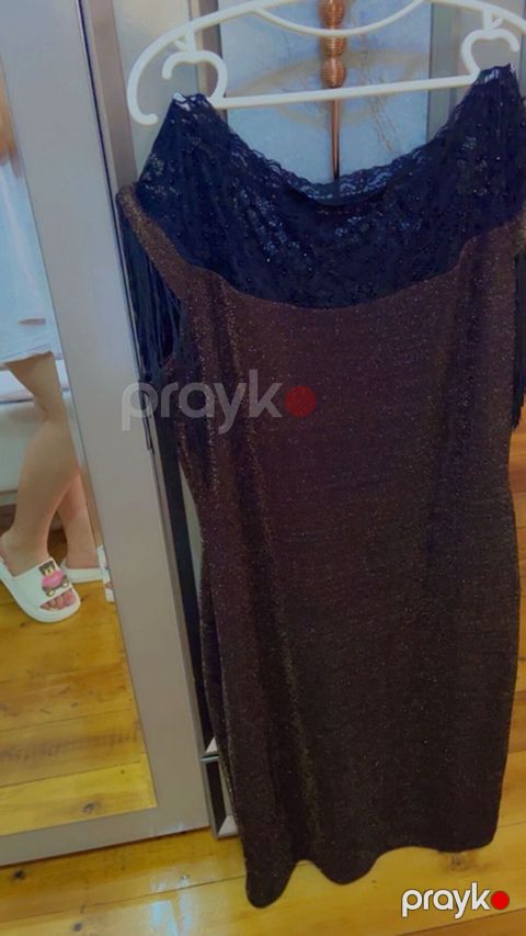 Qara rəngli, zərli parça ilə hazırlanmış midi don. Üst hissəsi incə