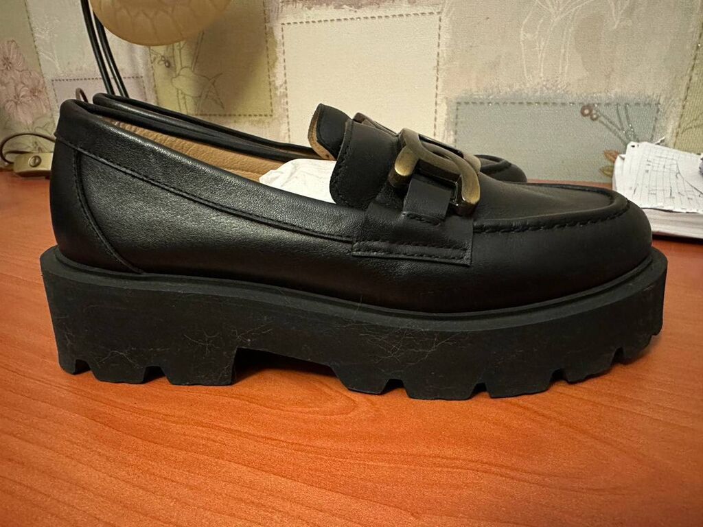 Qadın üçün loafer ayaqqabısı - Rəng: qara - Material: yumşaq dəri — Şəxsi əşyalar, Bakı (2)