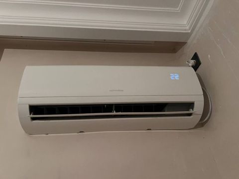Kondisioner Hotpoint-Ariston, Yeni, 40-45 kv. m, Daxili blok, Pulsuz quraşdırılma — Novxanı