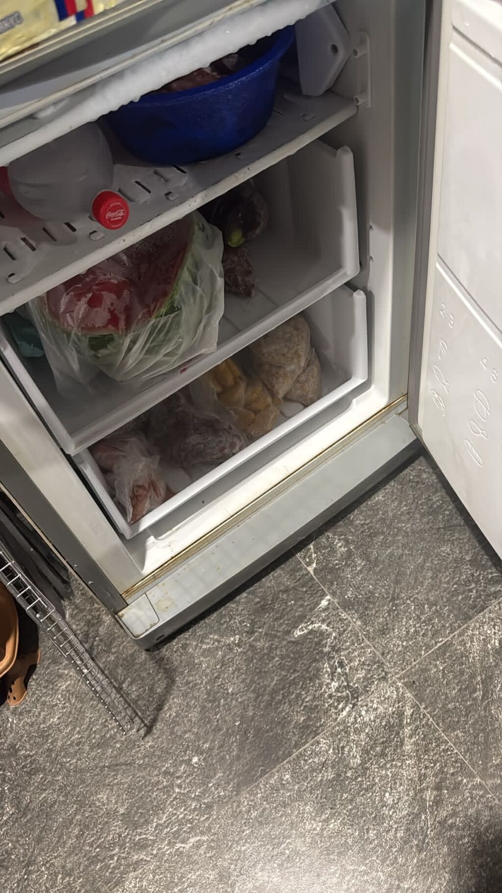 Soyuducu işləkdi 130 azn satılır Ünvan Sumqayıt Pərvin 2900 — Soyuducular, Bakı (3)