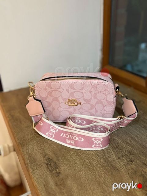 Coach pink istifadə olunmayıb - 1/1 modeldir. Keyfiyyəti yüksəkdir