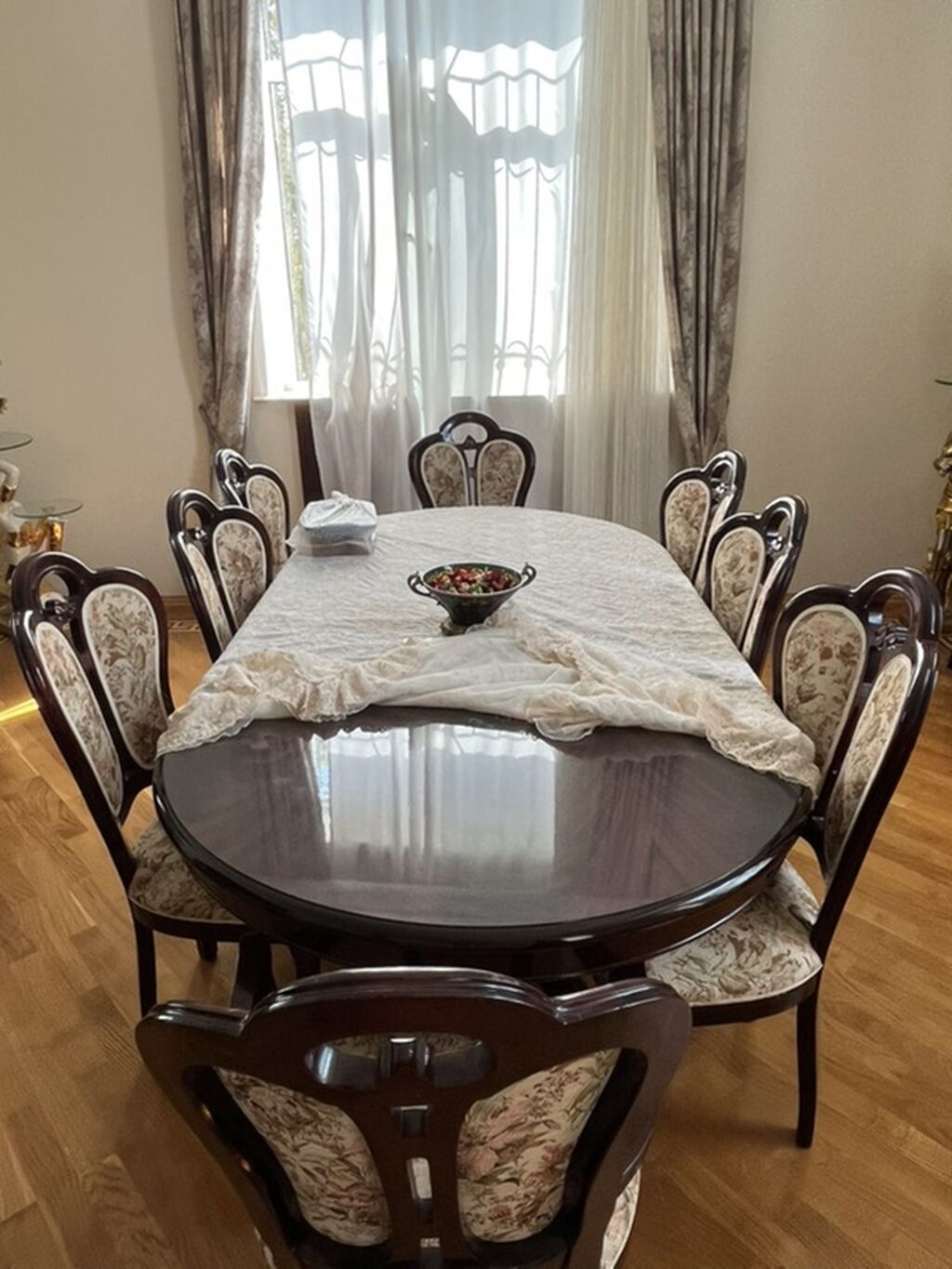 Klassik üslubda qonaq otağı mebel dəsti Tərkibi: - Oval formalı masa — Mebel, Novxanı (2)