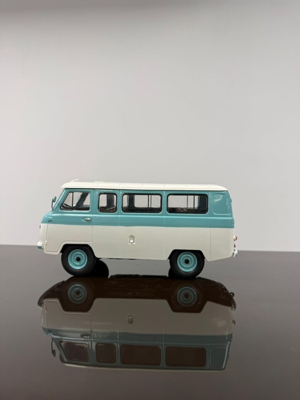 UAZ 452V olduğu üçün bu qiymətə qoyulub - Miqyas: 1:18 - Korpus — Mallar, Bakı (2)