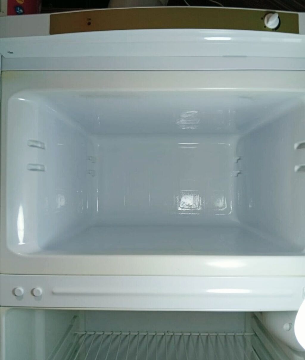 Indesit ikiqapılı soyuducu - Rəng: ağ, klassik dizayn - Yuxarıda — Soyuducular, Bakı (3)