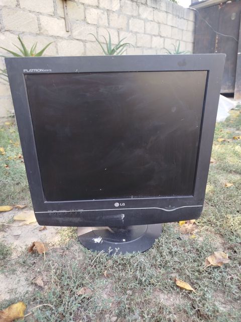 Kompüter seti – sistem bloku + LG monitor Monitor: - Brend/model: LG — Zərdab