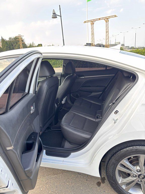 Hyundai Avante, 1.6 L, 2017 il, 165 000 km — Avtomobillər, Bakı (8)