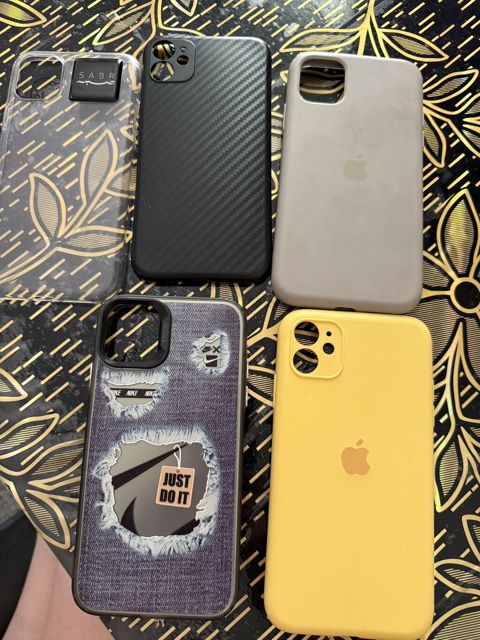 Məhsul: iPhone 11 üçün müxtəlif telefon örtükləri dəsti Komplektdə — Bakı