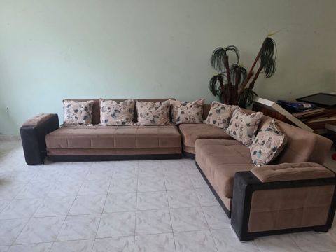 Künc divan 3.10×2 50 hecbir problemi yoxdu.Qiymeti 200 azn.Ünvan — Bakı