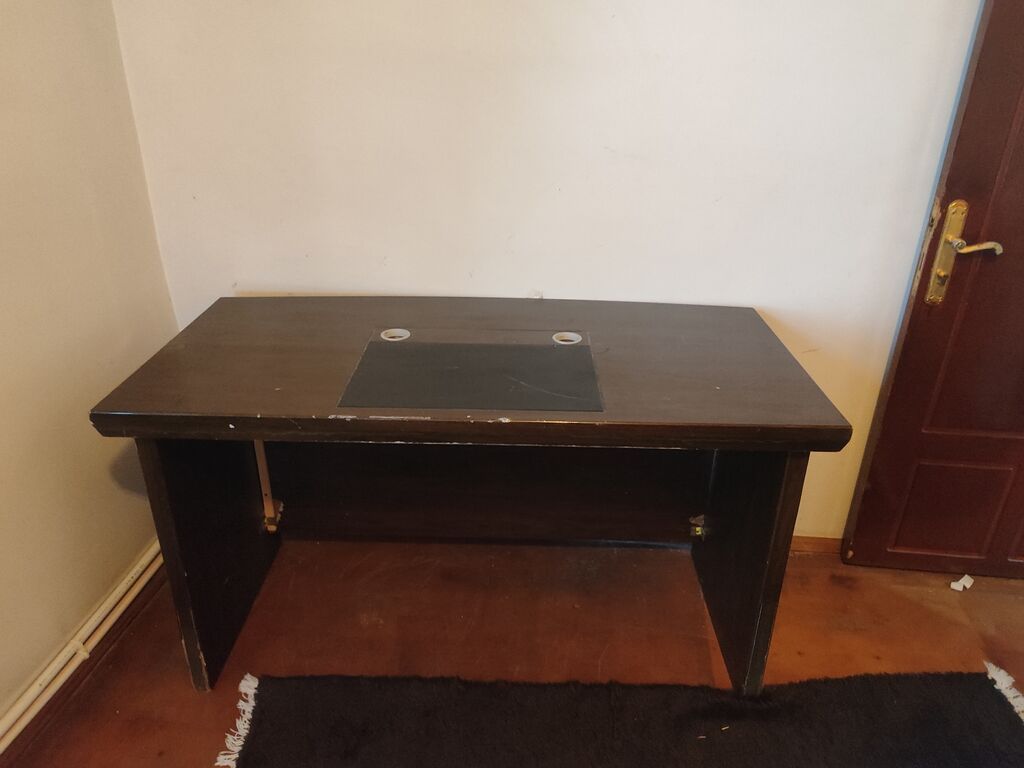 Ofis masası – tünd qəhvəyi rəng, klassik dizayn. - Material — Ofis mebeli, Bakı (4)
