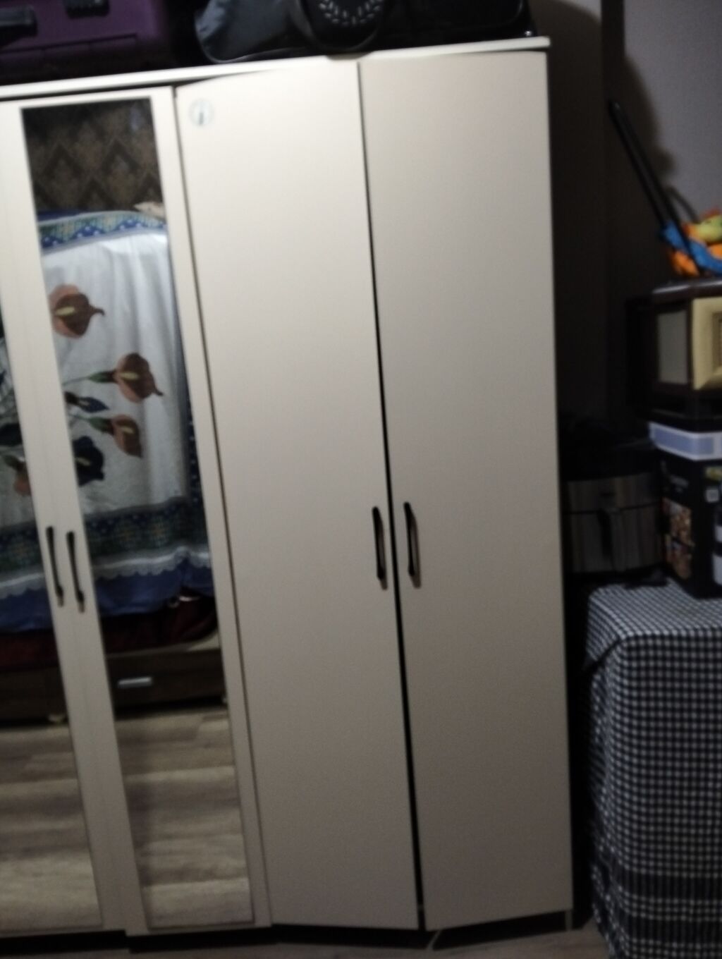 İşlənmiş, 6 qapı, Güzgülü, Bej, Taxta, Açılan, Düz dolab — Mebel, Bakı (7)