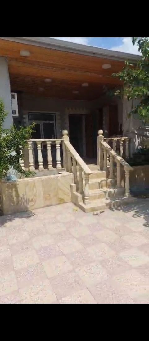Ünvan Pirşağı ev 2 sot bələdiyyə sənəti qaz su işıq daima 8 daş — Sabirabad