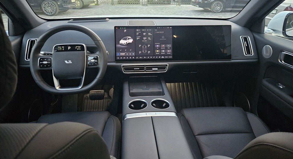 Li Auto L6, 1.5 L, 36.8 kWh, 2025 il, 4 000 km — Avtomobillər, Bakı (6)