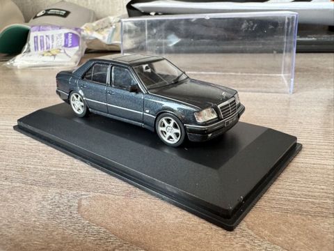 Solido Mercedes‑Benz E60 AMG (W124 E500 bazasında) die‑cast maketi