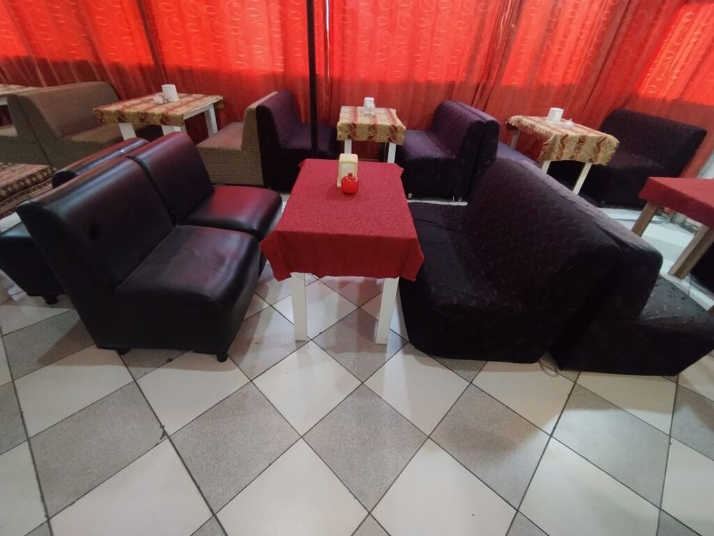Kafe restoran ücün 10 dəst divan . Ölcu 1. 20 sm 2 divan 1 masa — Mallar, Bakı (4)