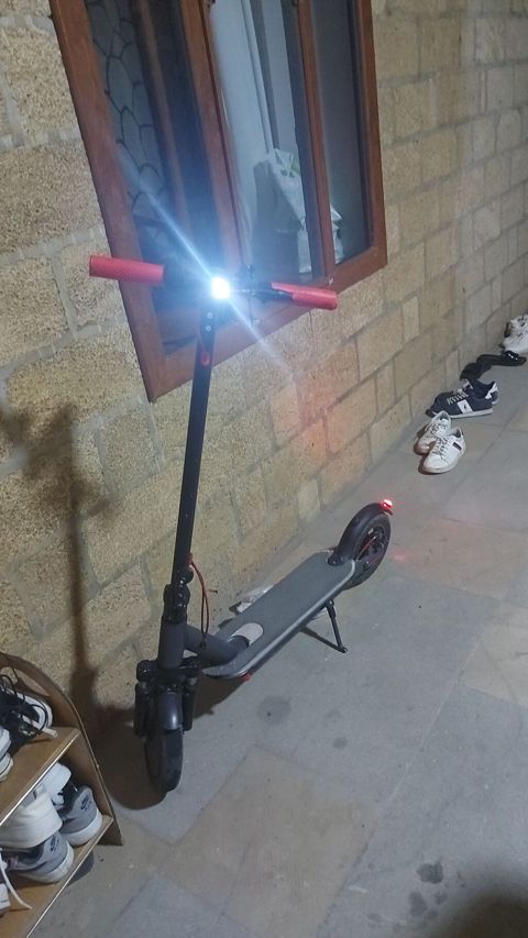 Elektrik skuter Maraqlanmaq isteyen zeng vura biler. - Şəhər içi — Qobustan