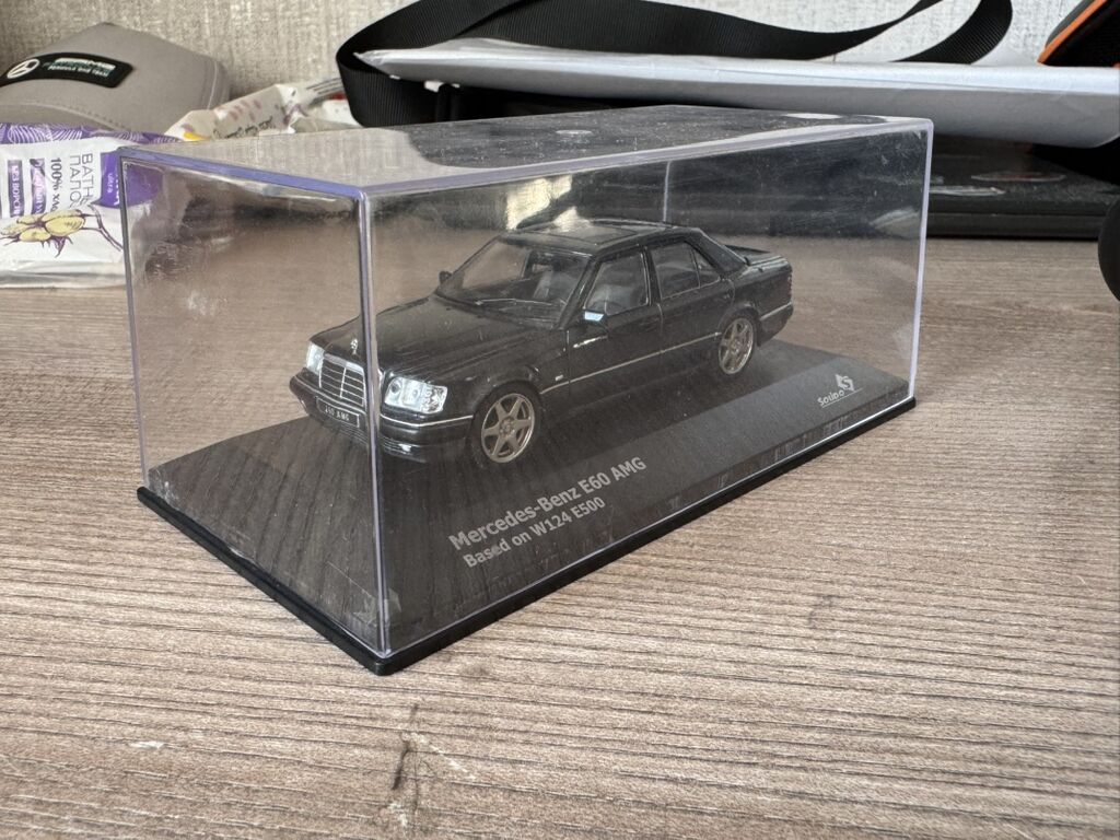 Solido Mercedes‑Benz E60 AMG (W124 E500 bazasında) die‑cast maketi — Mallar, Bakı (5)