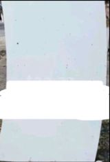 Ağ rəngli, hamar səthli böyük panel/levha. Xüsusiyyətlər: - Rəng: ağ — Ürünler