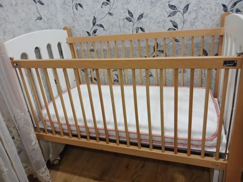 Meltem Beşik satilir 150 azn yellenir. Təkərlidir. Matrası var — Qobu