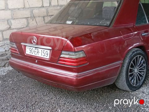 Mercedes-Benz W124: 3 l 1993 il Sedan