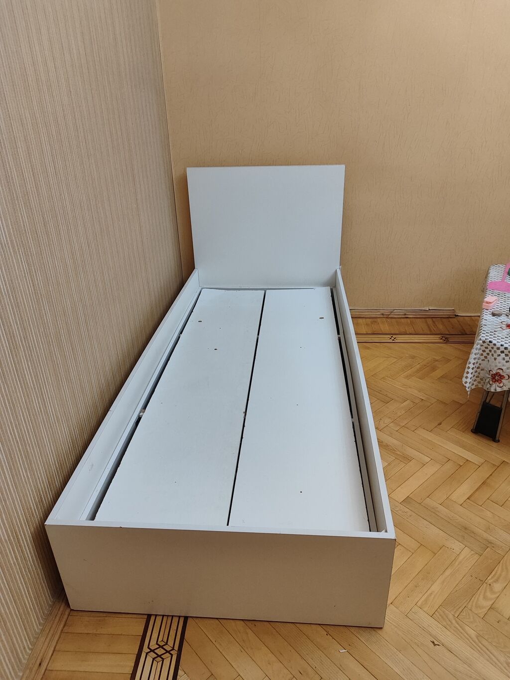 Ağ rəngdə tək nəfərlik çarpayı karkası - Ölçü: təxmini tək nəfərlik — Mebel, Bakı (4)