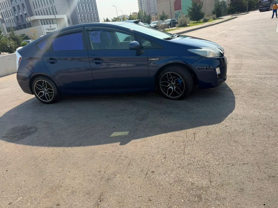 Toyota Prius, 2011 il icarəyə verilir — Xidmətlər, Bakı (3)