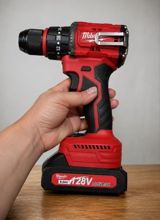 Milwaukee akkumulaytorlu zərbəli matkap/şurup sıxan Xüsusiyyətlər — Repair & Construction