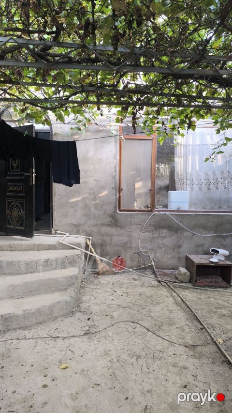 Satılır: həyəti və yarımçıq təmiri olan fərdi yaşayış evi