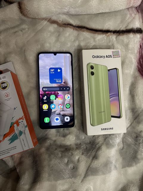 Samsung Galaxy A05, 64 GB, rəng - Yaşıl, Sensor, Face ID — Bakı