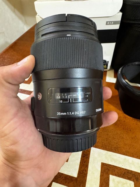 Sigma 35mm canon üçün əla vəzyətdə satılır.Qutusu çuxolu qoruyucu — Bakı