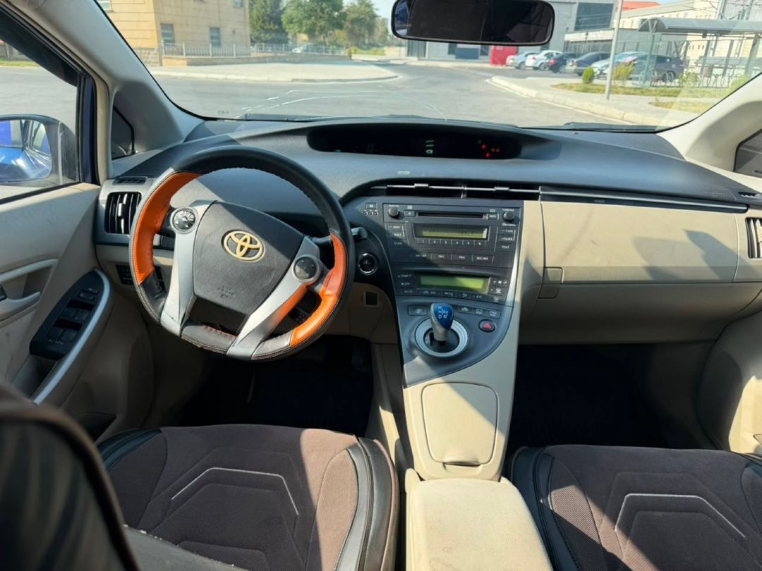 Toyota Prius, 2011 il icarəyə verilir — Xidmətlər, Bakı (7)